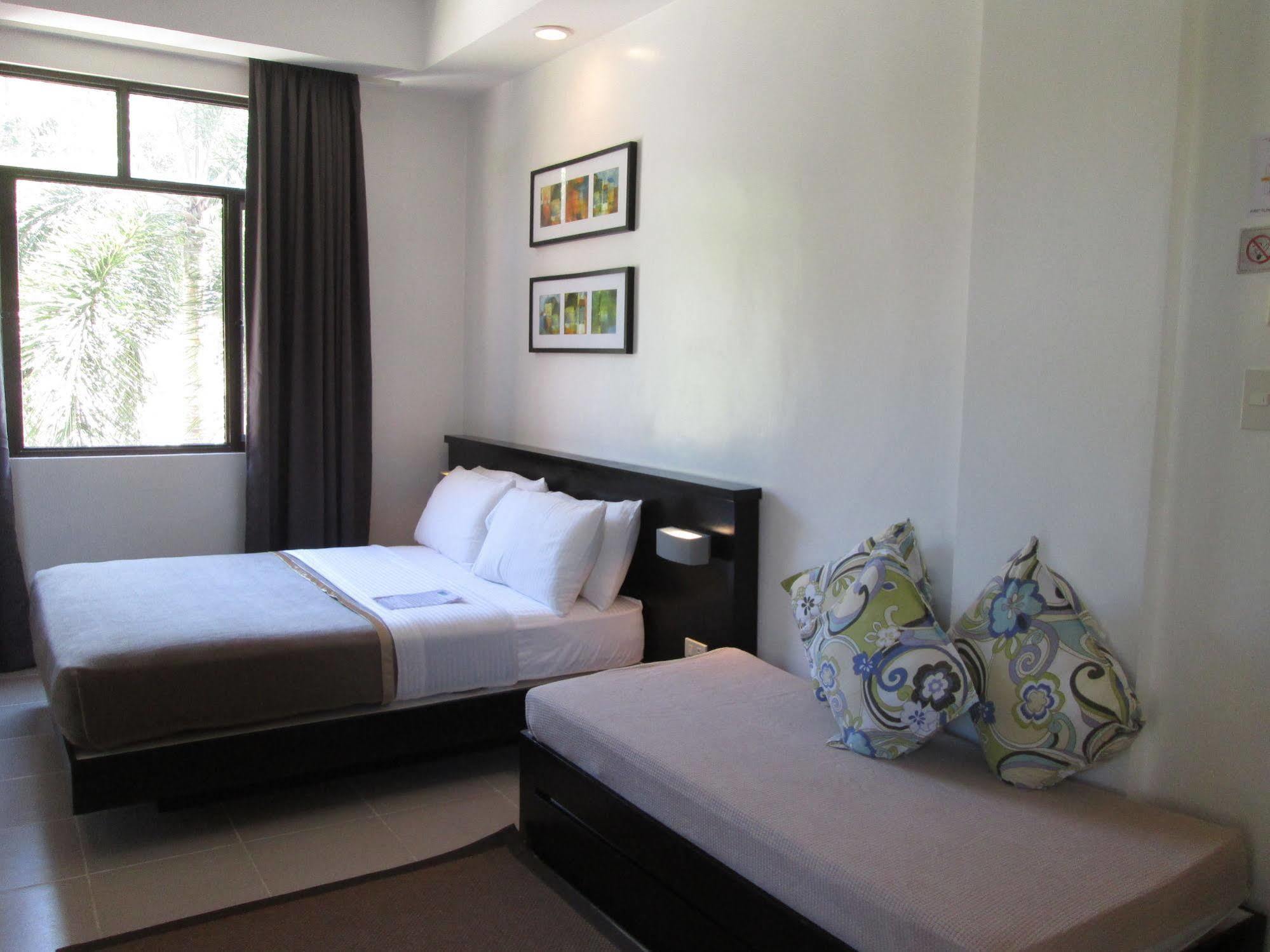 One Crescent Place Hotel Balabag  Εξωτερικό φωτογραφία