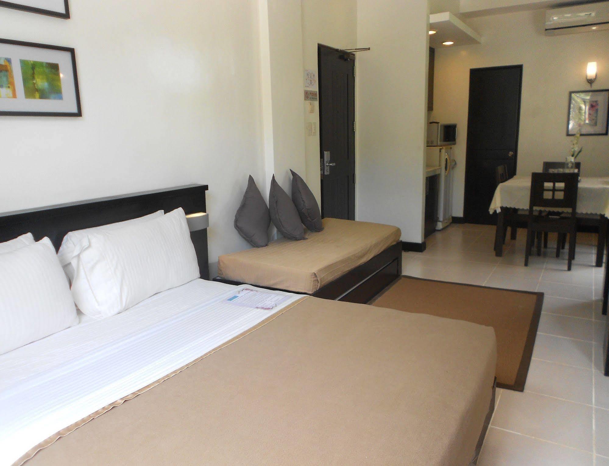 One Crescent Place Hotel Balabag  Εξωτερικό φωτογραφία