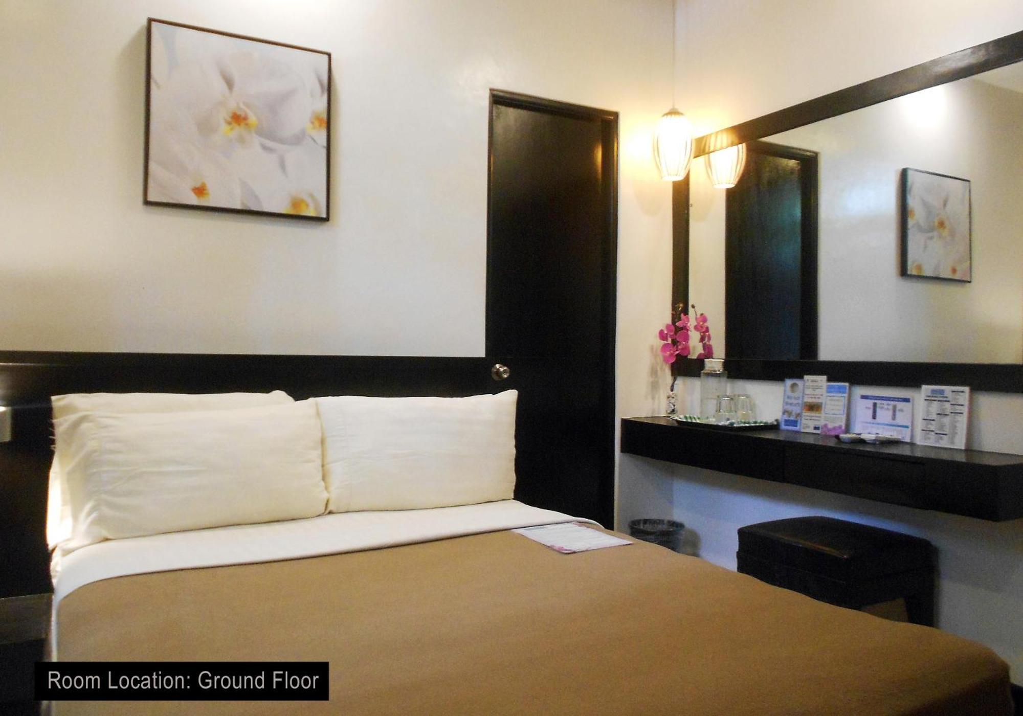 One Crescent Place Hotel Balabag  Εξωτερικό φωτογραφία