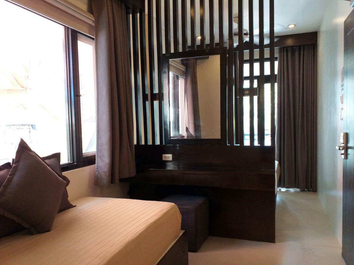 One Crescent Place Hotel Balabag  Εξωτερικό φωτογραφία