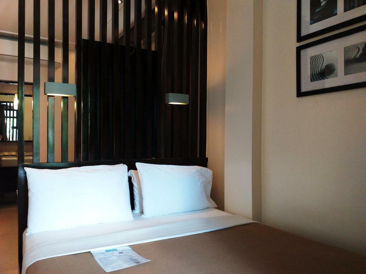One Crescent Place Hotel Balabag  Εξωτερικό φωτογραφία