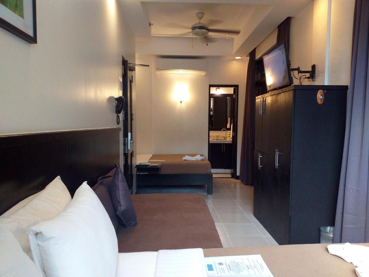 One Crescent Place Hotel Balabag  Εξωτερικό φωτογραφία