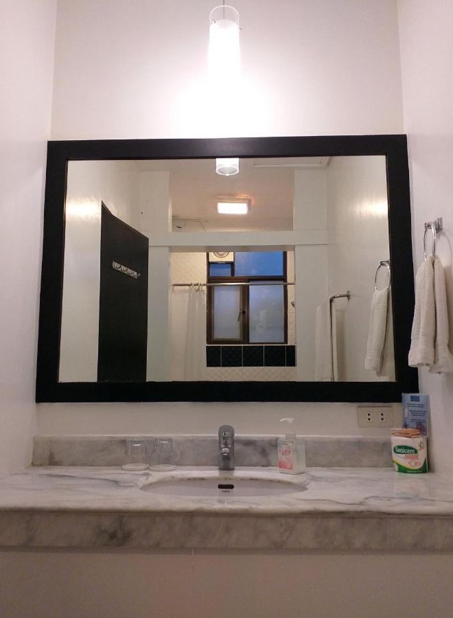 One Crescent Place Hotel Balabag  Εξωτερικό φωτογραφία
